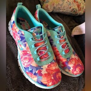 Skecher slip in sneakers